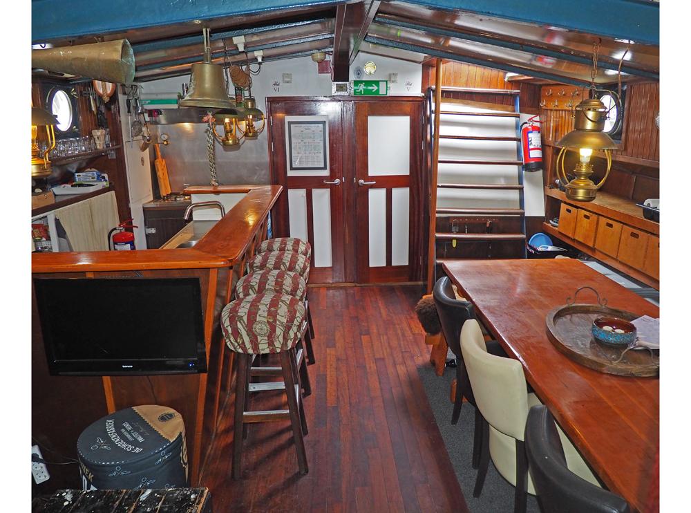 Saloon, Accommodation